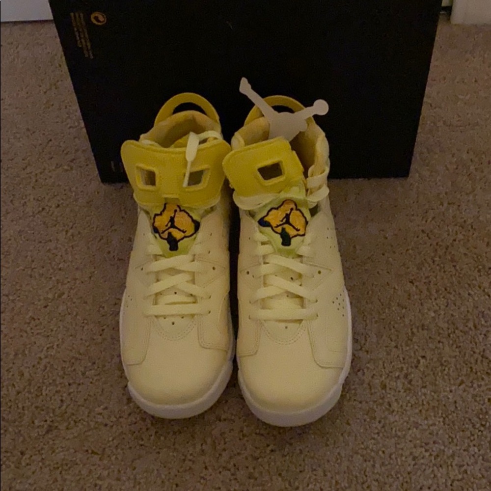Jordan 6 lemonades size GS size 7